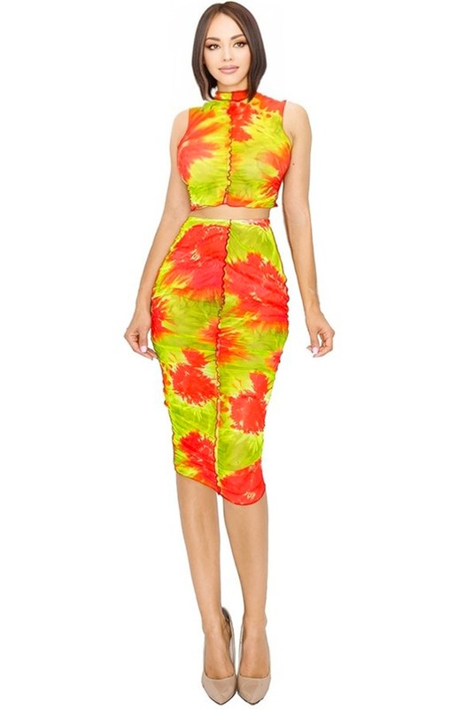 two-piece set features a sleeveless crop top and matching