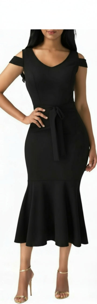 Dress Elegant decoster only in black