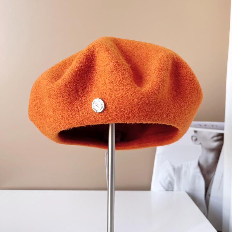 Spanish Wool Beret Hat Female Elegant French Painter Hat Badge Satin Lined British Retro Stewardess Hat Off-White M (56-58cm)