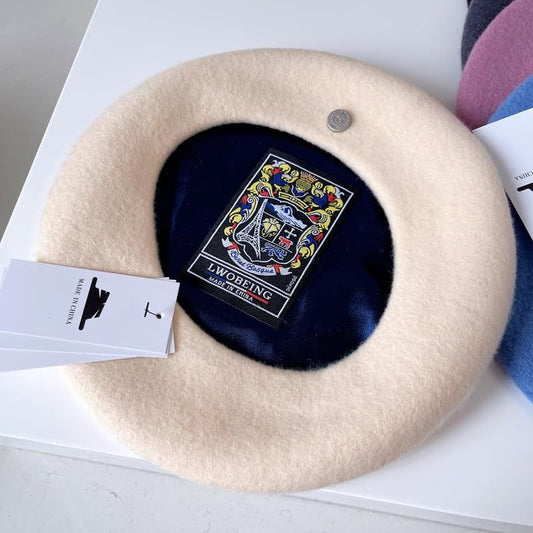 Spanish Wool Beret Hat Female Elegant French Painter Hat Badge Satin Lined British Retro Stewardess Hat Off-White M (56-58cm)