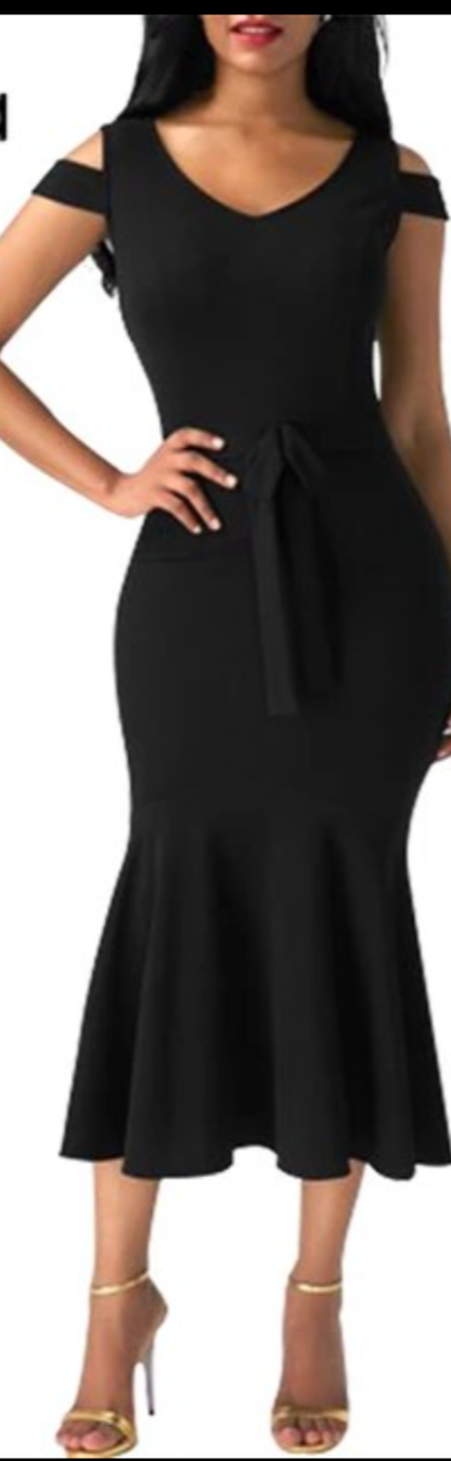 Dress Elegant decoster only in black