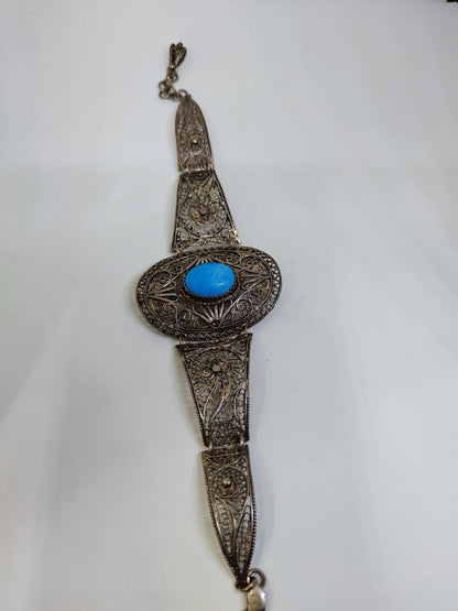 Curious special but unique looks old but is new