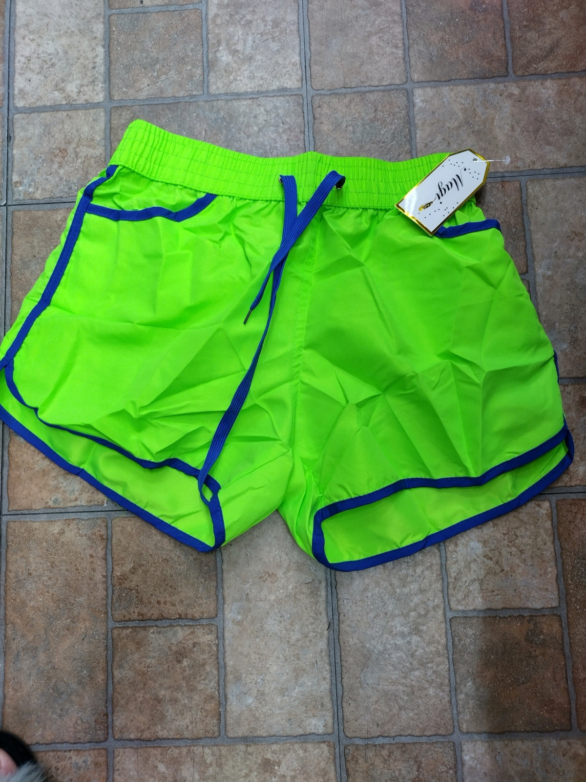 Short pants in varied colors for summer