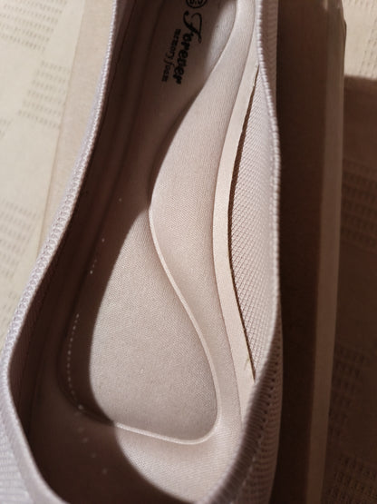 All-day comfort cushioned casual shoe