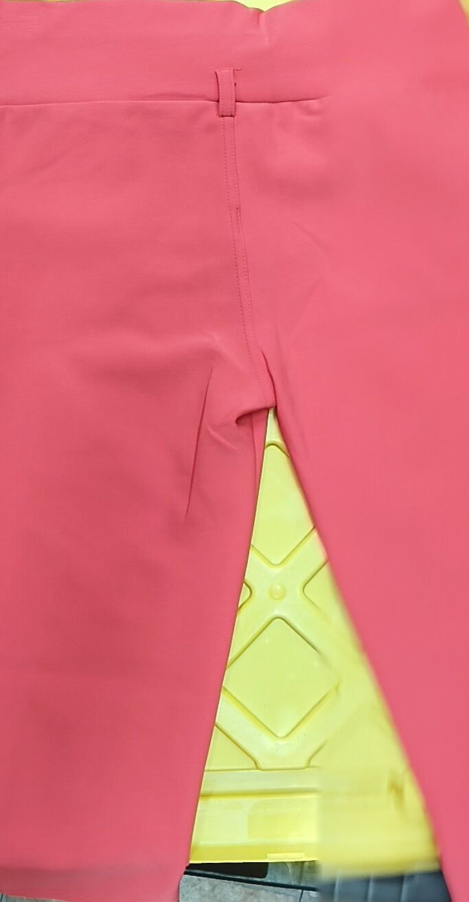 Plain Capri pants with facial design