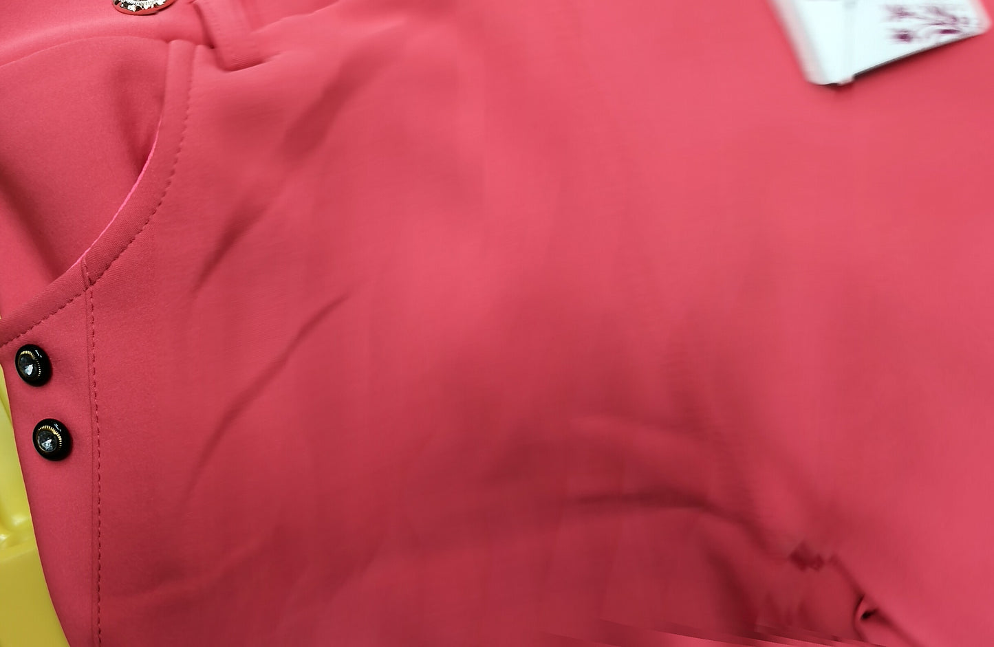 Plain Capri pants with facial design