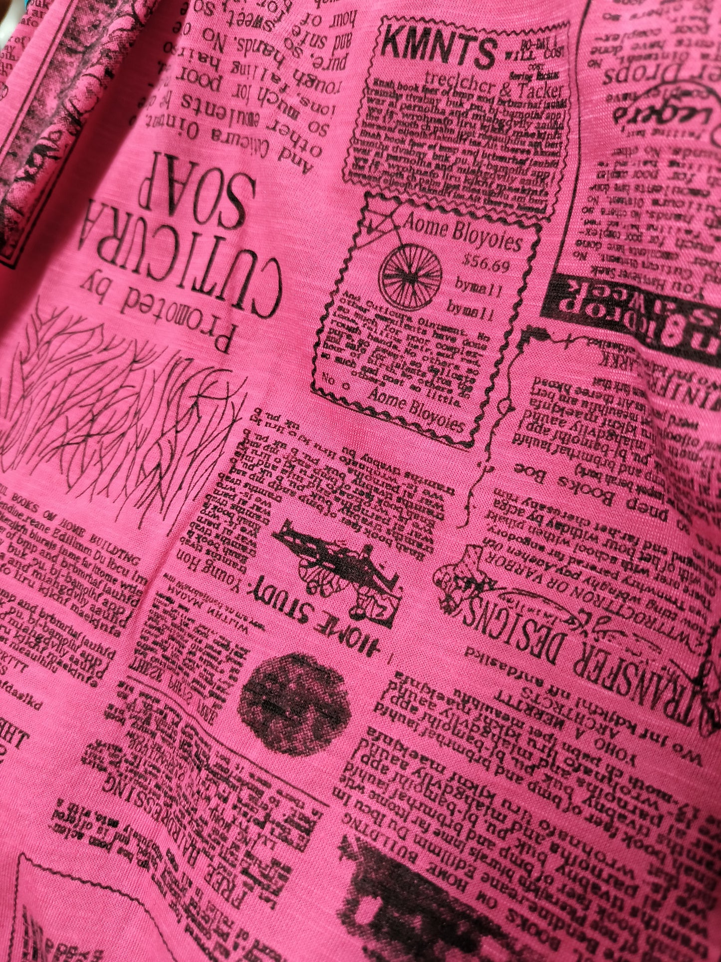 Printed blouse in different colors with a flared top