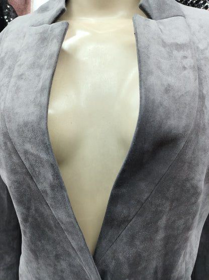 Formal wear blazer in combination with yes but on the sides 3