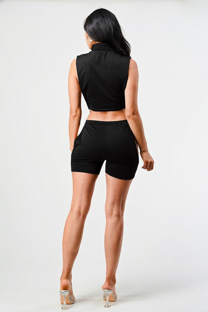 SET Two-piece in two colors: black.